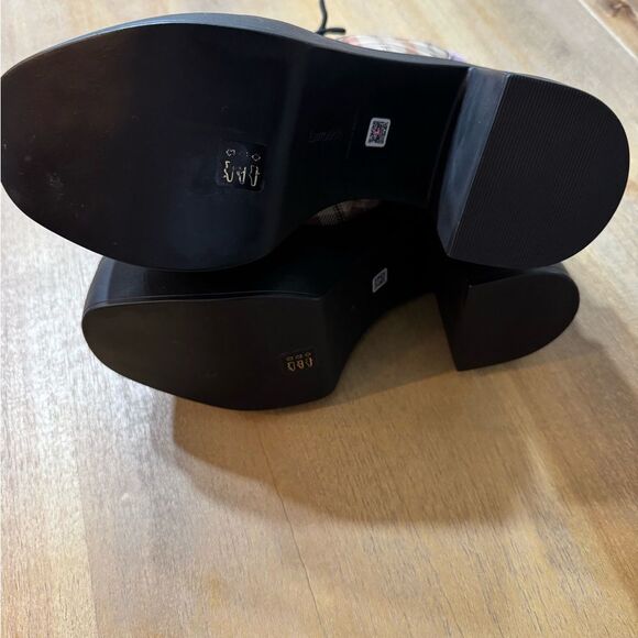 Women’s Larroude Olivia Patent Leather Platform Boot Size 8 Carmel Plaid - Picture 16 of 16